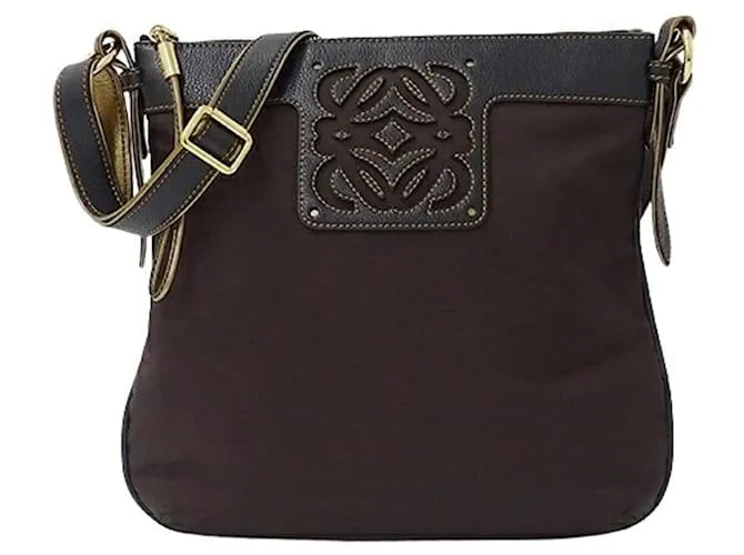 Anagrama de Loewe Castaño 
