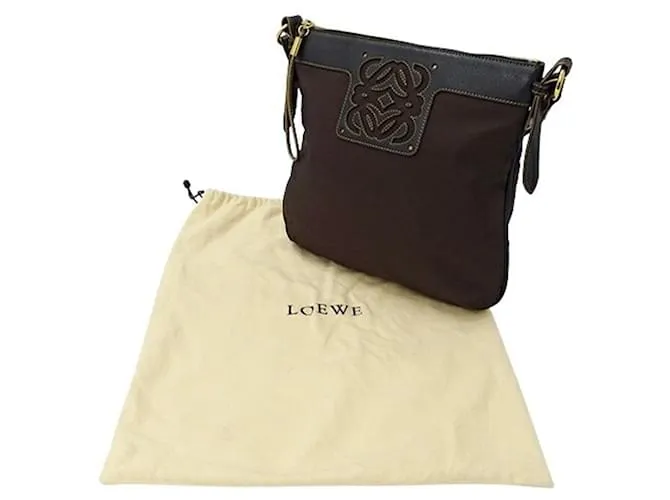 Anagrama de Loewe Castaño 
