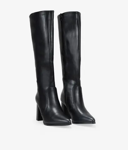 Botas altas negras con puntera y tacón