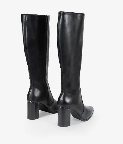 Botas altas negras con puntera y tacón