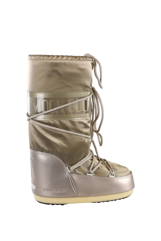 Botas de nieve doradas con logo monocromático