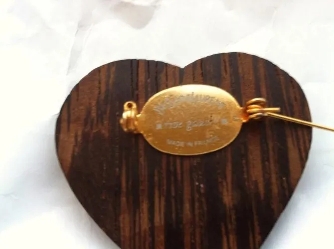 Broche corazón de madera exótica Yves Saint Laurent Castaño 