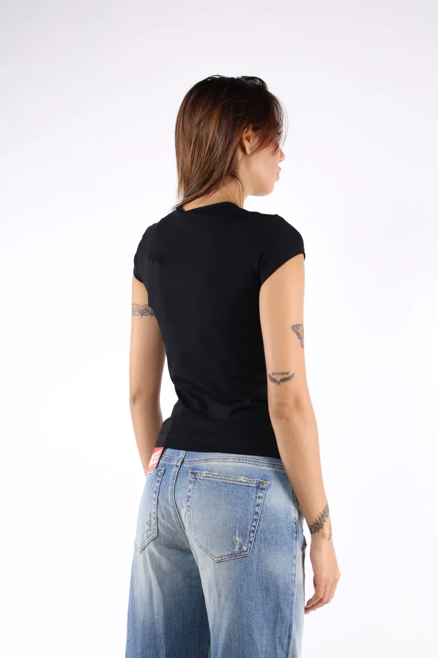 CAMISETA NEGRA CON MINILOGO 