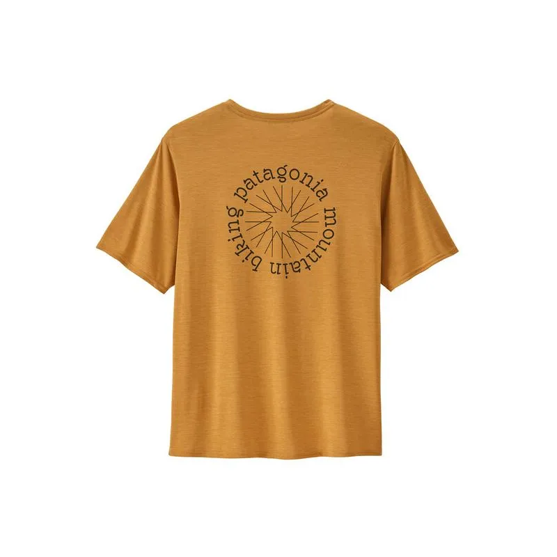 CAMISETA PATAGONIA GORRA COOL DAILY GRAPHIC LANDS (SPOKE STENCIL : PUFFERFISH GOLD XDYE) HOMBRE