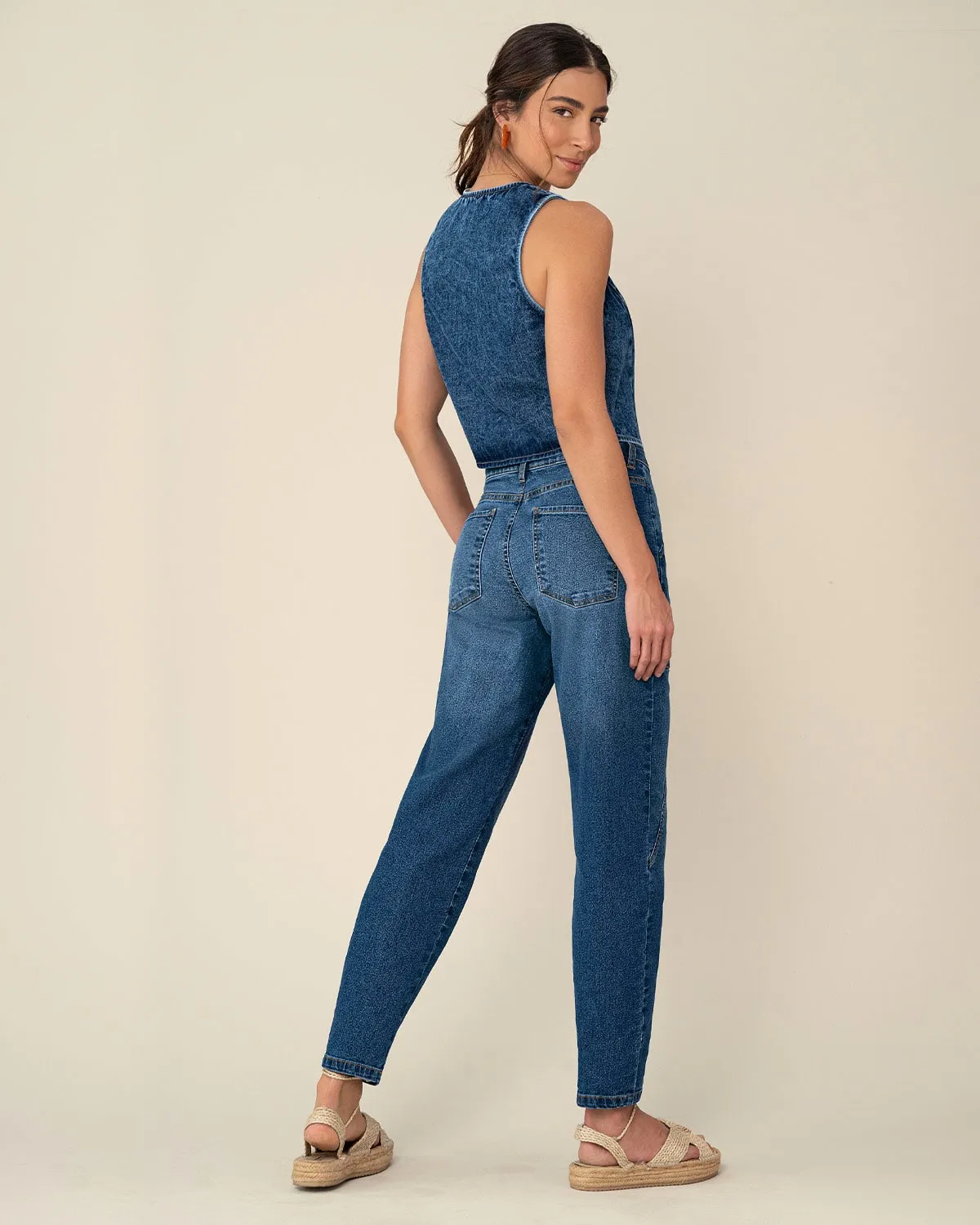 Chaleco corto en tela tipo denim