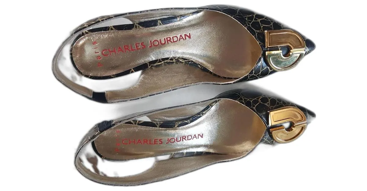 Charles Jourdan Tacones Negro Gold hardware 