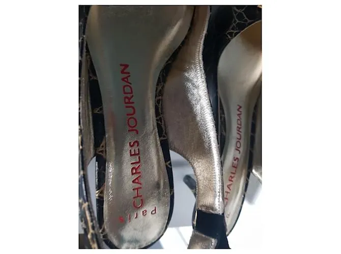 Charles Jourdan Tacones Negro Gold hardware 