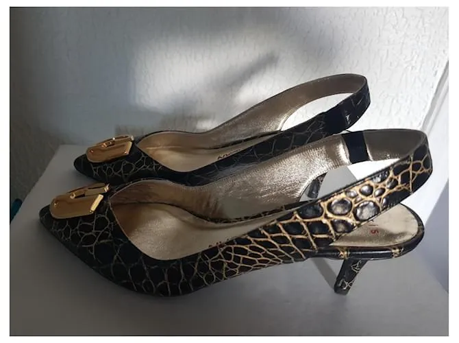 Charles Jourdan Tacones Negro Gold hardware 