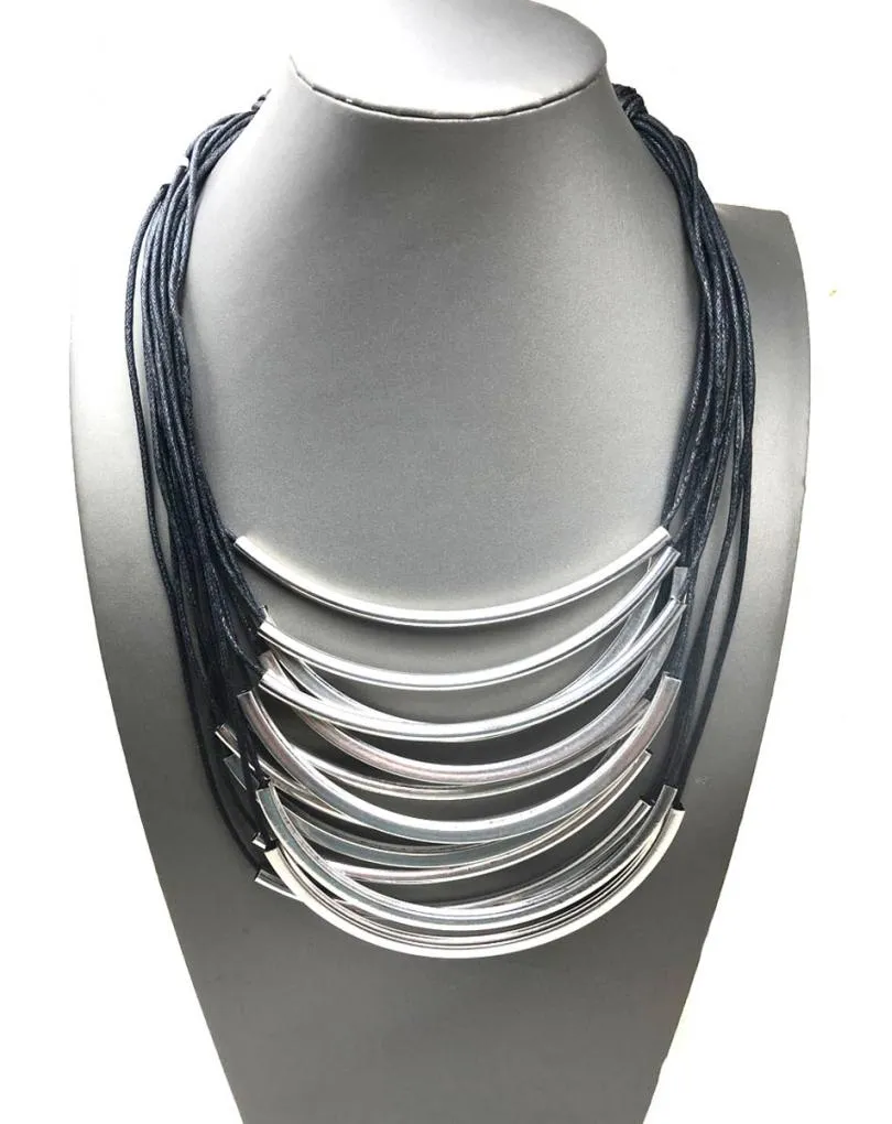 COLLARES CORTOS PLATEADOS LIGEROS DE PESO PARA TU DIA A DIA