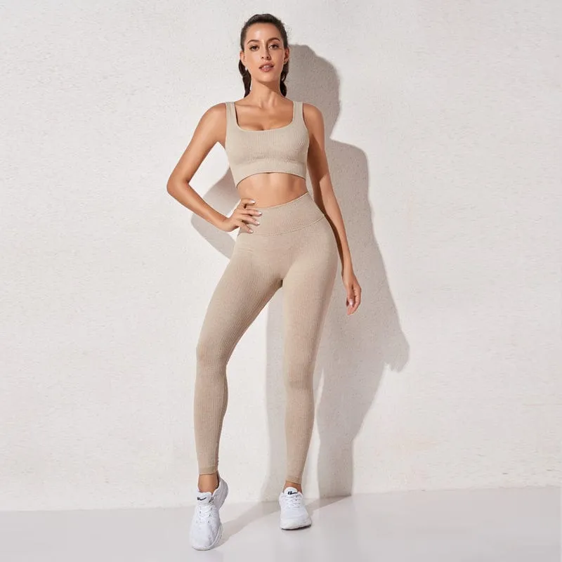 Conjunto deportivo con top y leggings