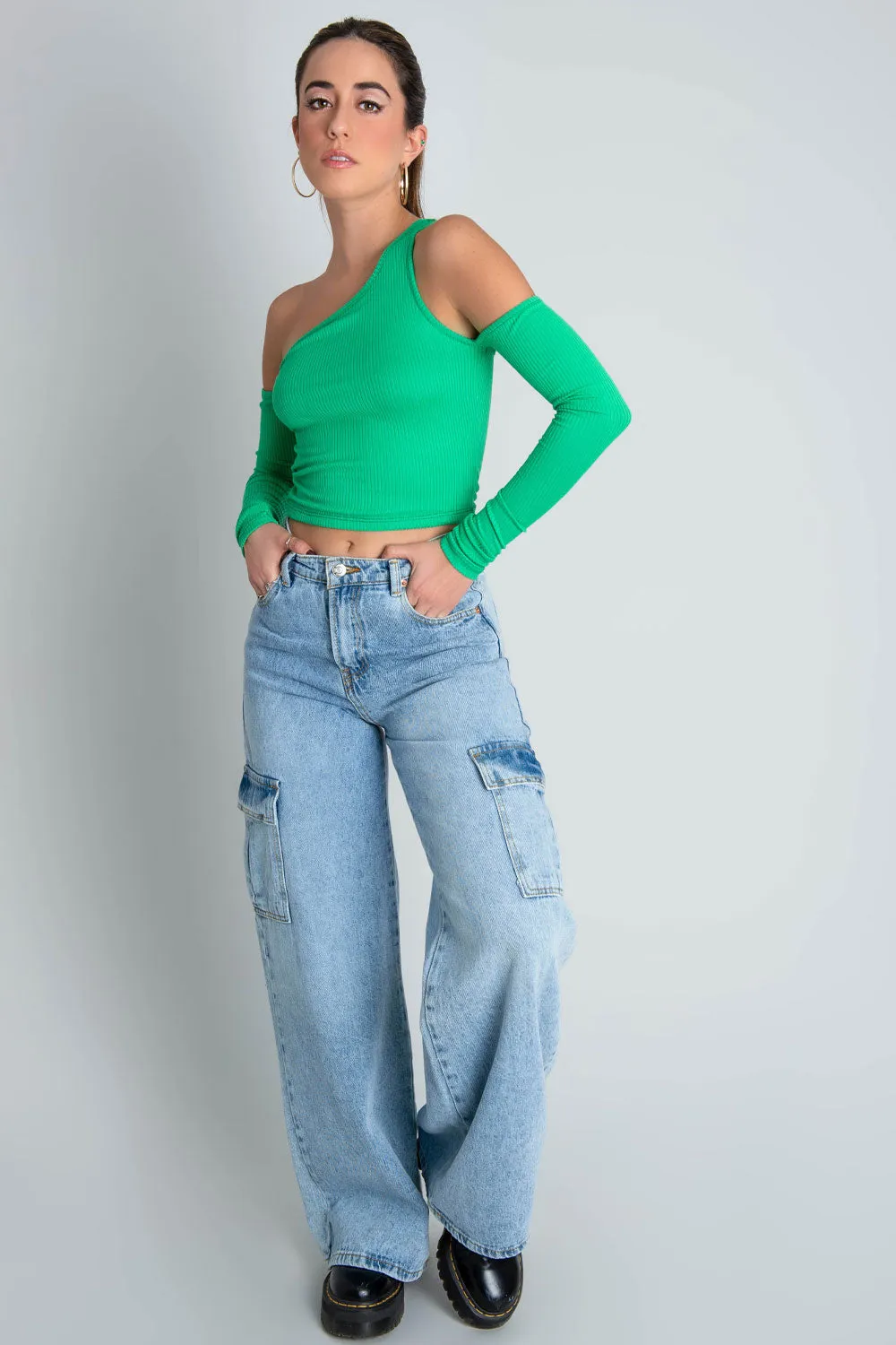 Crop top canalé cut out en hombros manga larga