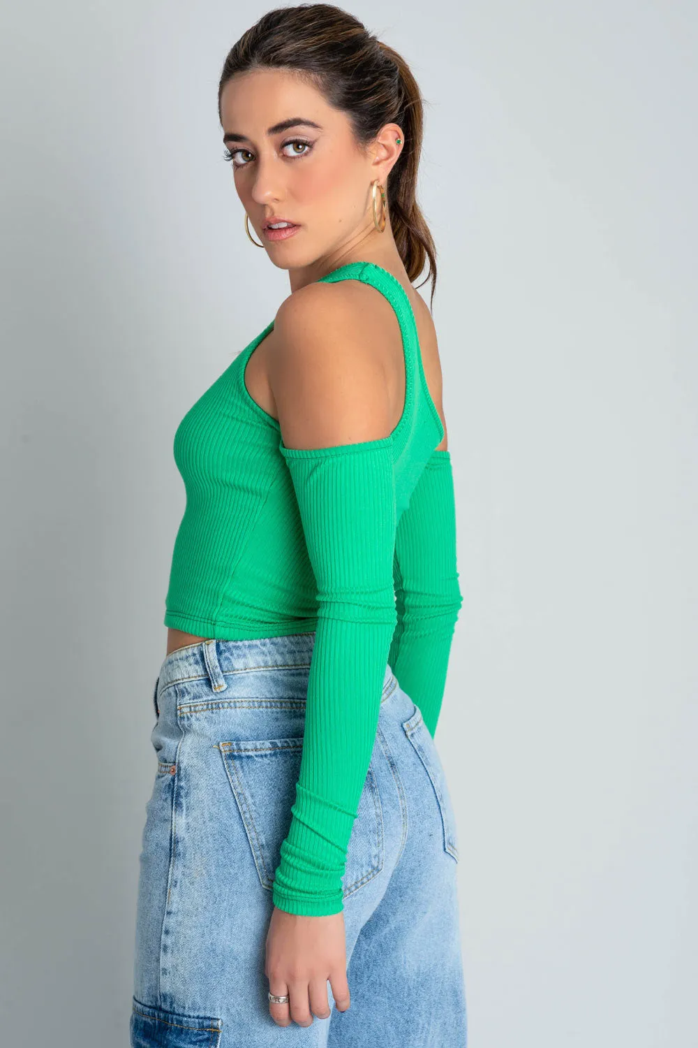 Crop top canalé cut out en hombros manga larga
