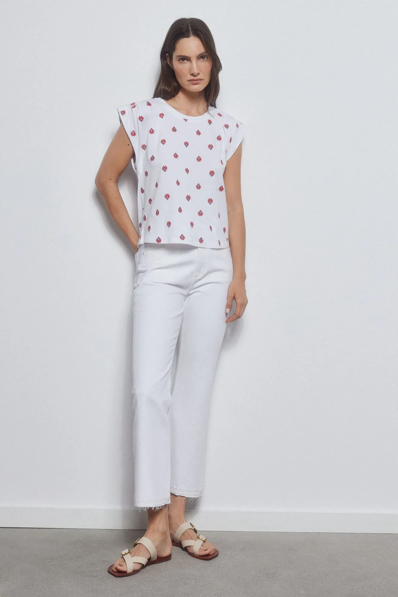 EMBROIDERED TSHIRT