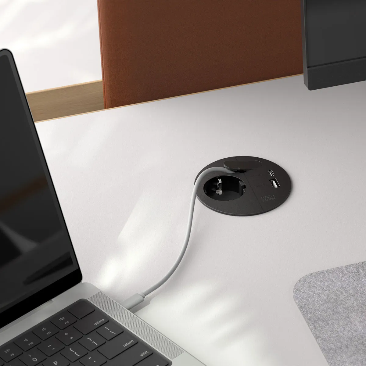 LOOP IN CHARGE  PASACABLES CON TOMA DE CORRIENTE Y CARGADOR USB A/C