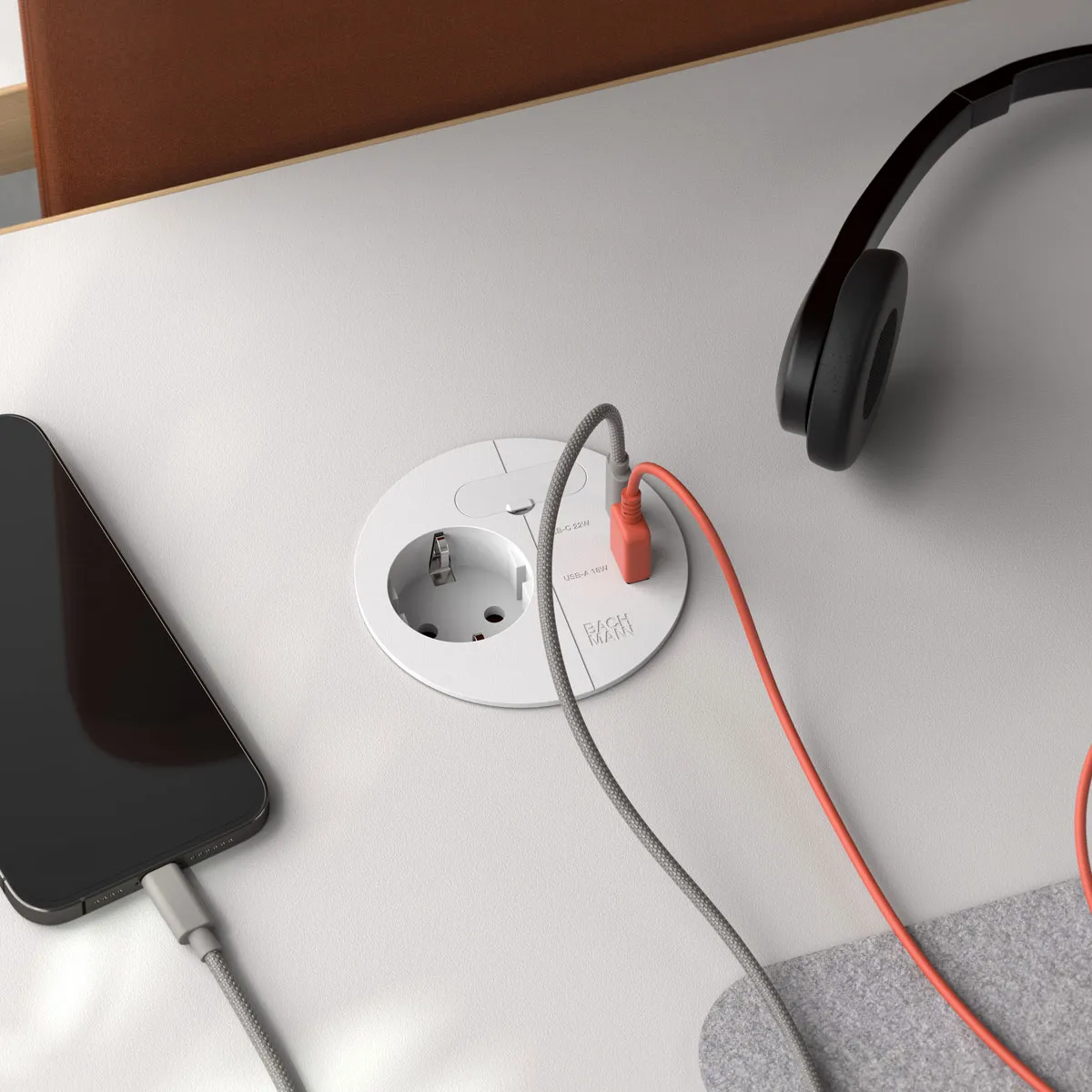 LOOP IN CHARGE  PASACABLES CON TOMA DE CORRIENTE Y CARGADOR USB A/C