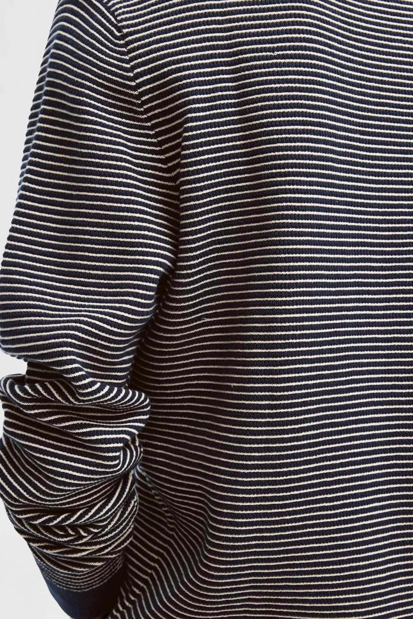 Selected Jersey de rayas cuello caja confeccionado 100% con algodón orgánico.