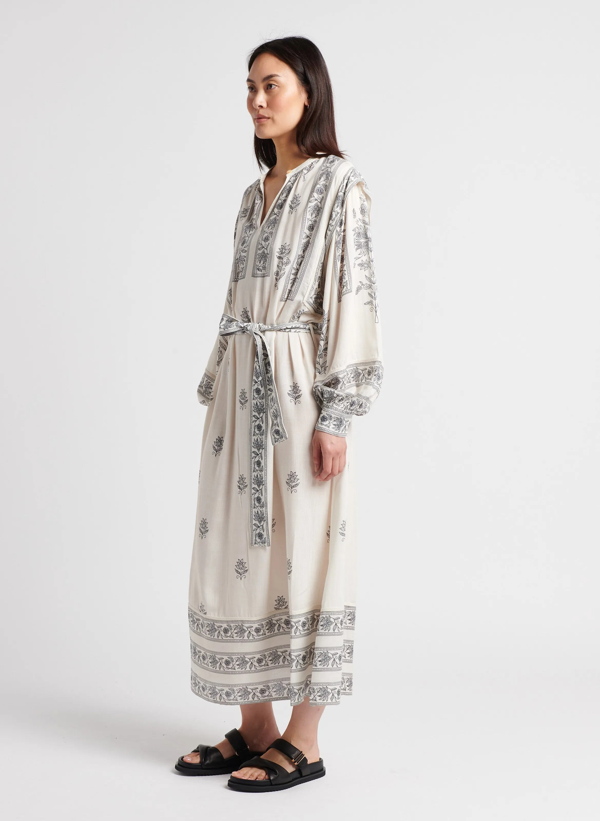 STELLA FOREST DORINA  VESTIDO LARGO CON CUELLO REDONDO EN BEIGE