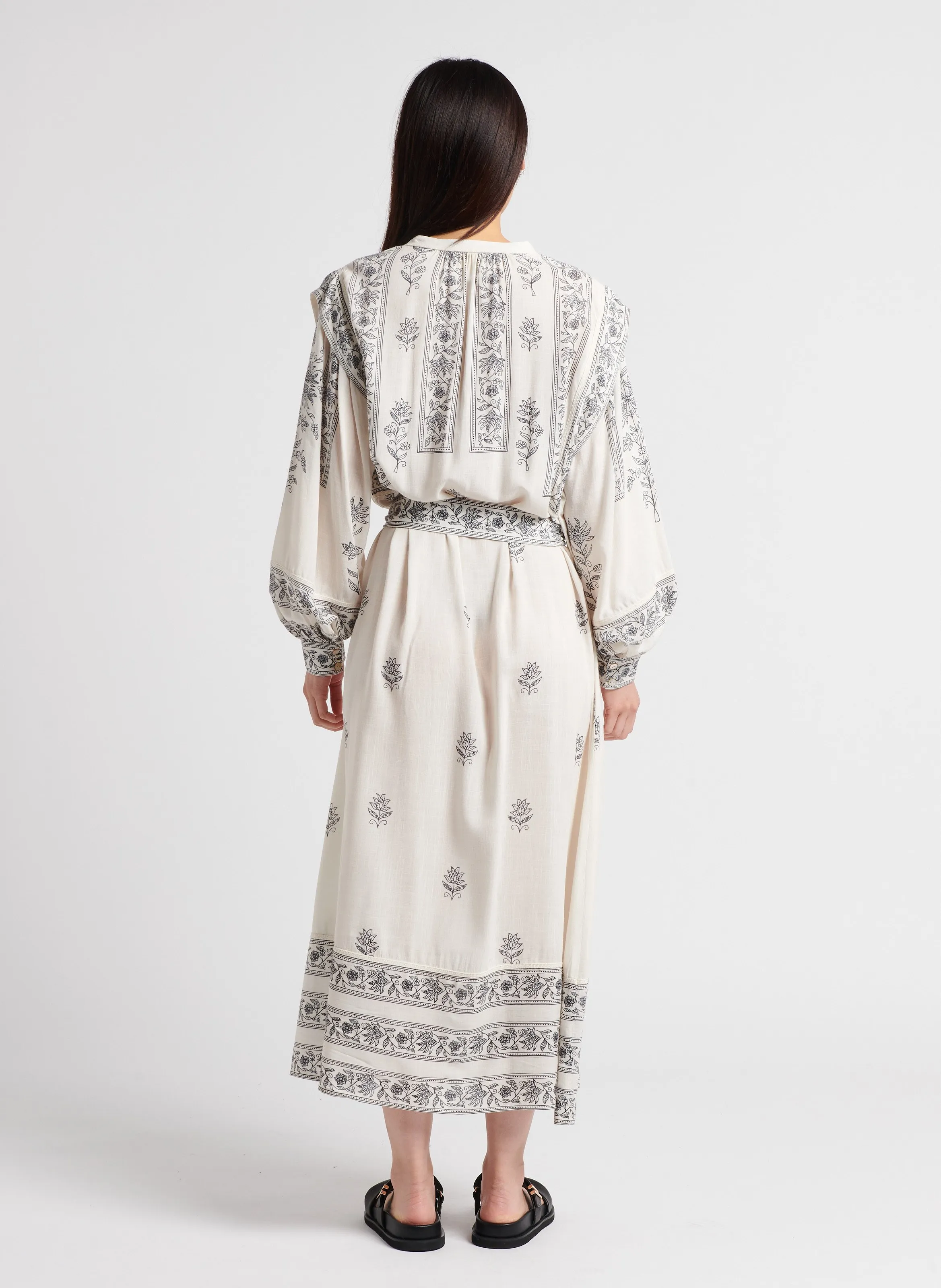 STELLA FOREST DORINA  VESTIDO LARGO CON CUELLO REDONDO EN BEIGE