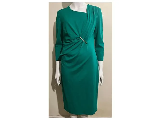 Vestido Escada verde malaquita drapeado con broche dorado 