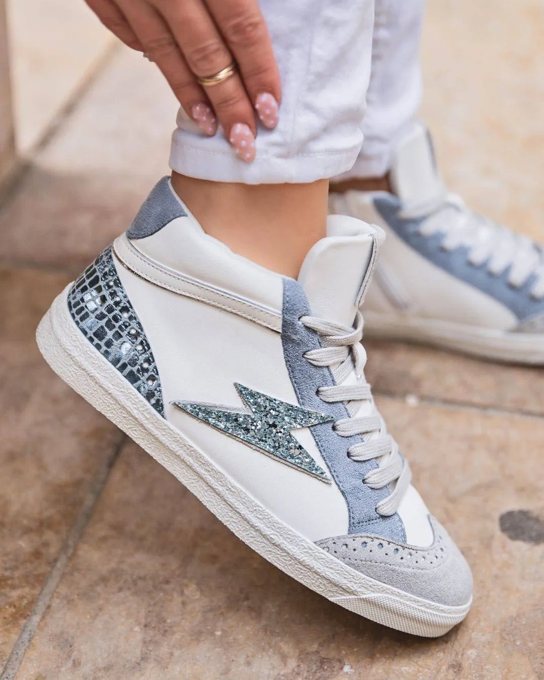 ZAPATILLAS DE MUJER AZULES CON RAYAS Y CAñA ALTA  ROMANE