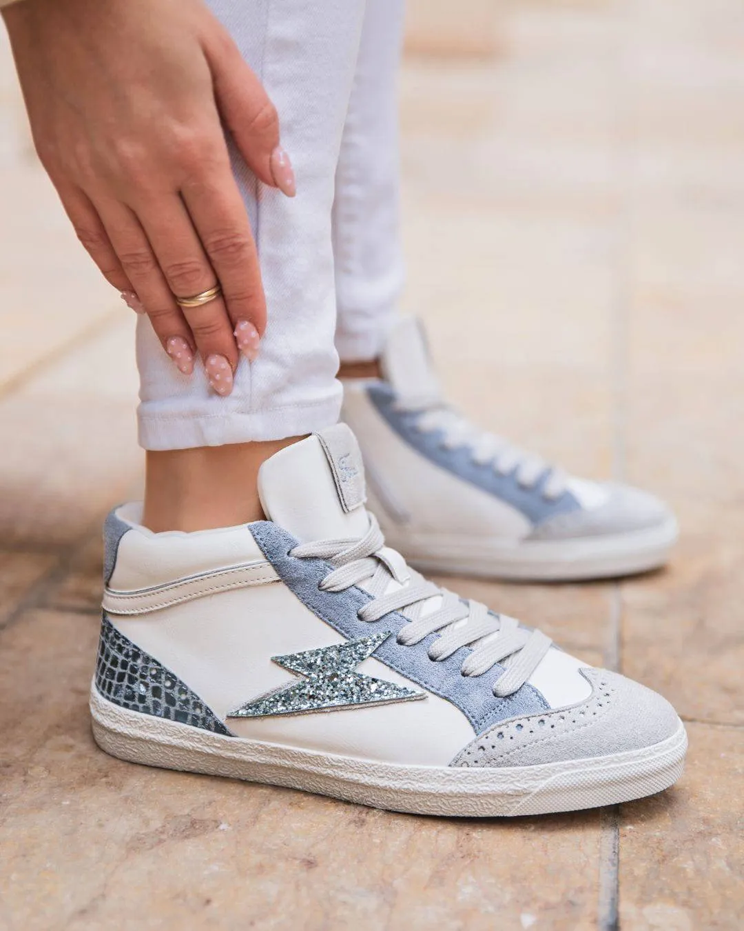 ZAPATILLAS DE MUJER AZULES CON RAYAS Y CAñA ALTA  ROMANE