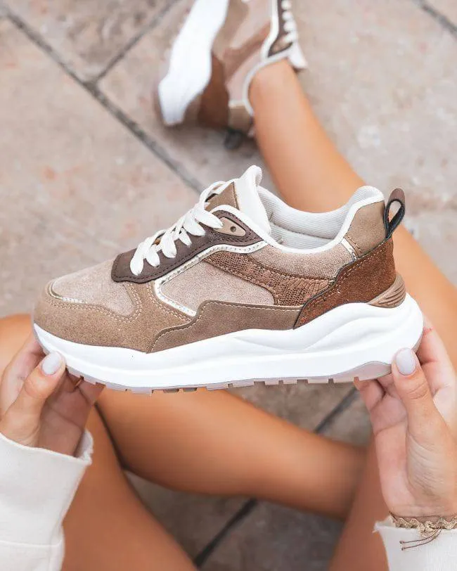 ZAPATILLAS DE MUJER CON CORDONES EN COLOR TOPO  BETTINA