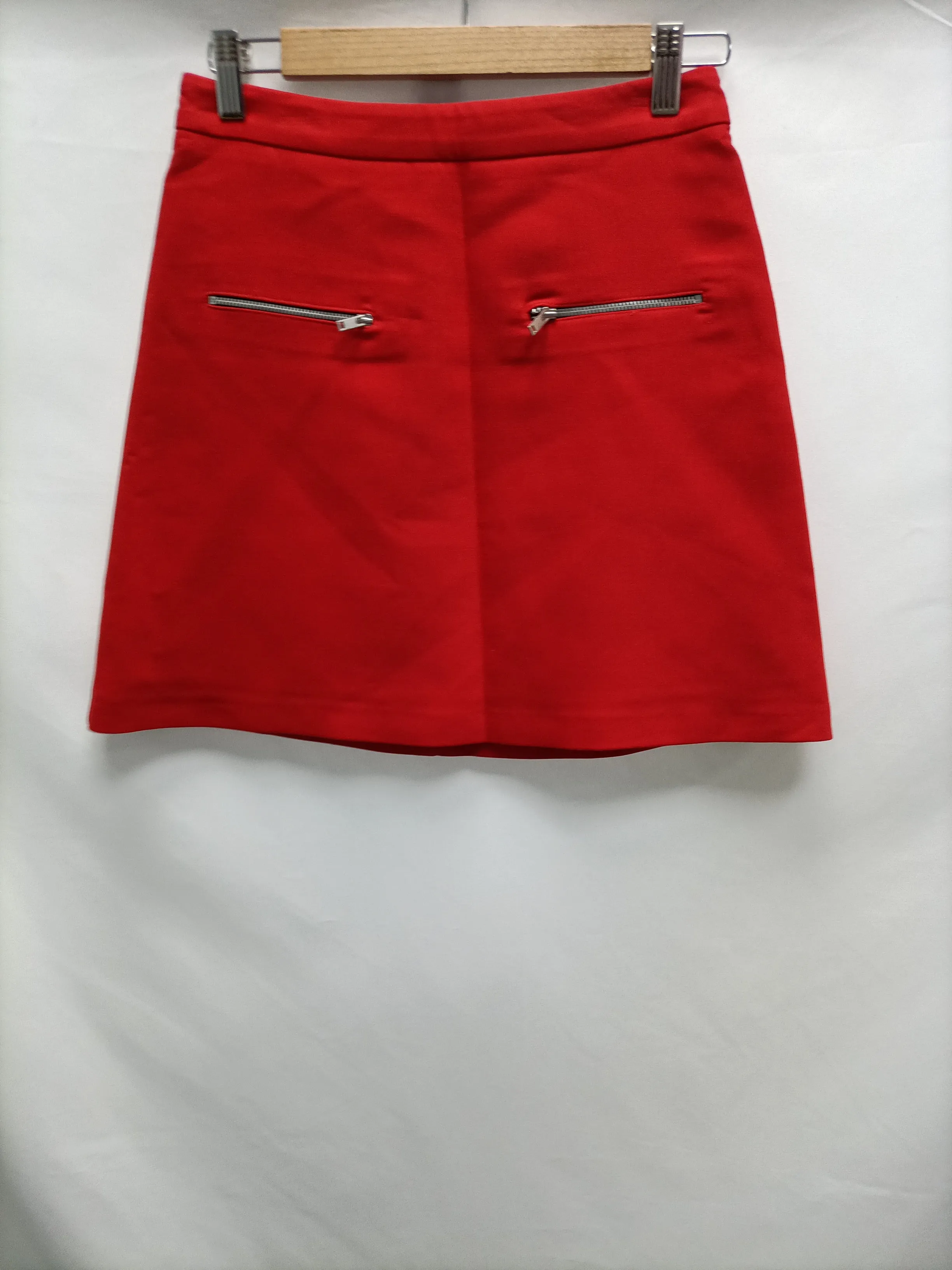 ZARA. Falda corta roja T.s